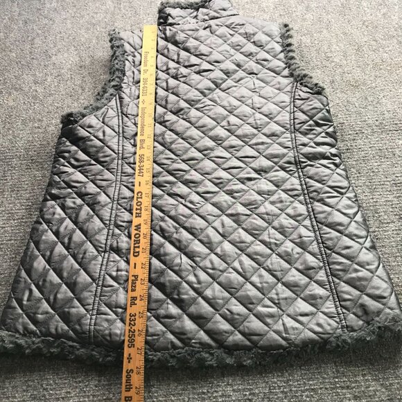 D&Co Vest Womens Medium‎ Gray Quilted Reversible Vest Faux Fur & Nylon Blend - Picture 5 of 11